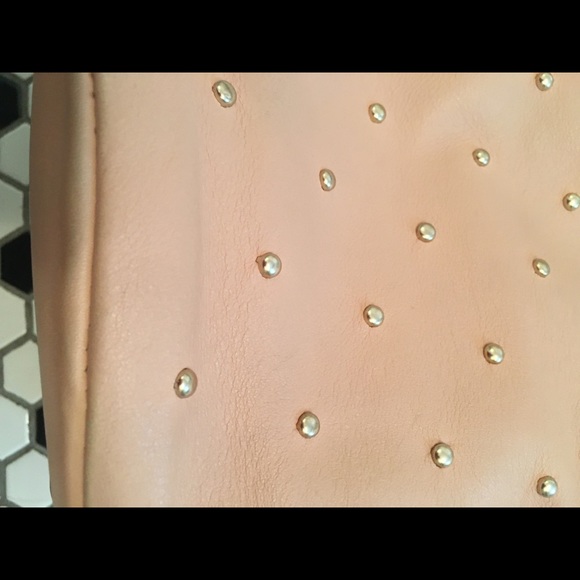 Sézane Hope bag nude/pink with gold studs - Picture 7 of 13